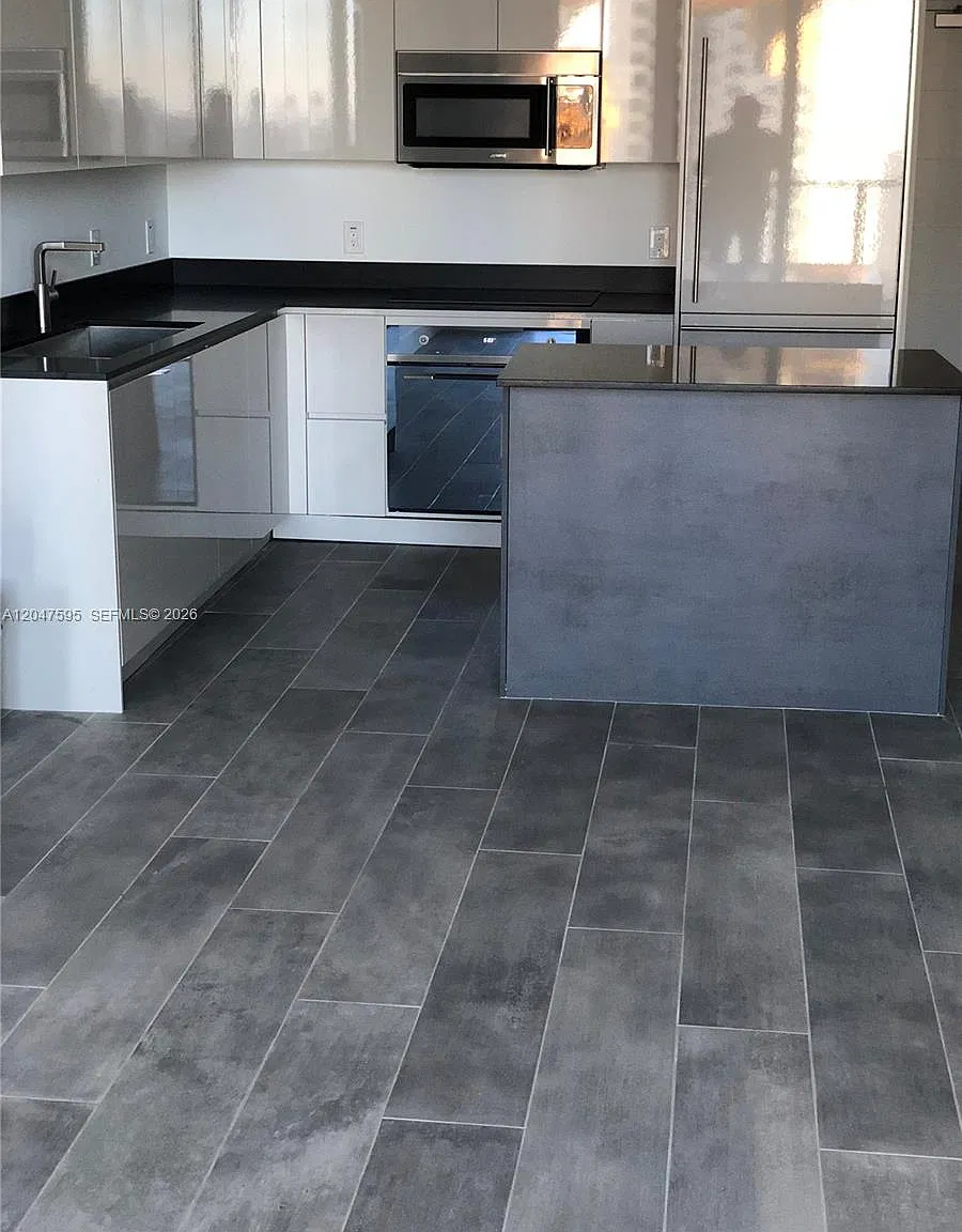 2 bed, 2.0 bath, 1028 sqft, $5,150 — Photo 1