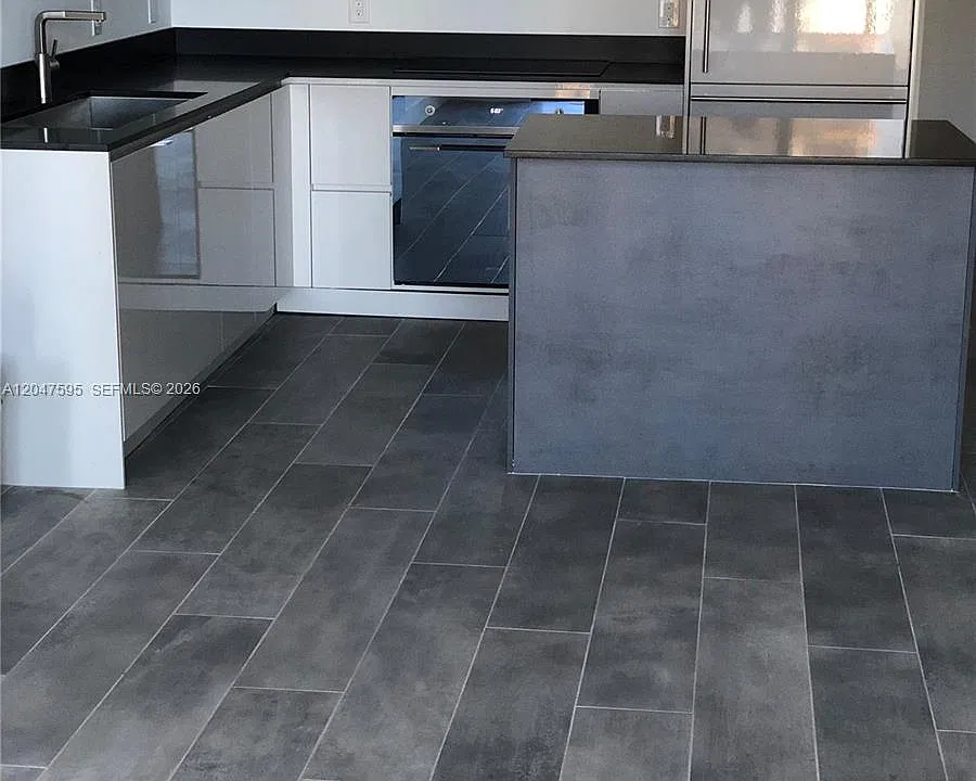 1010 Brickell Ave #3709