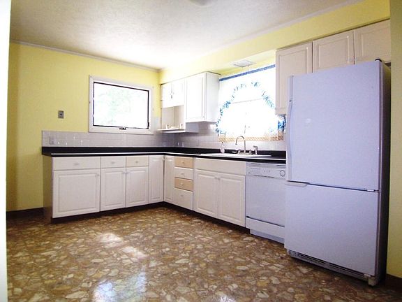 4th image of 1804 Young St