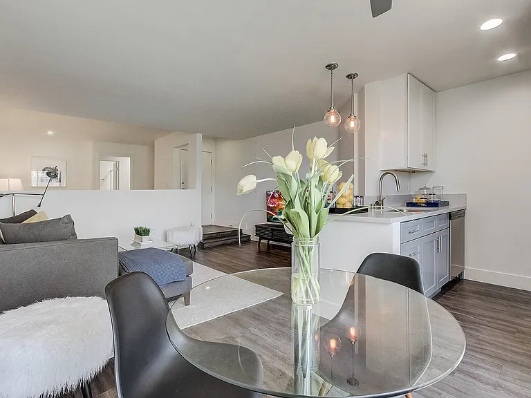Kingsley Tower Apartments — Photo 8