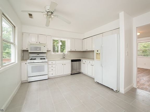 3rd image of 13 Timber View Dr