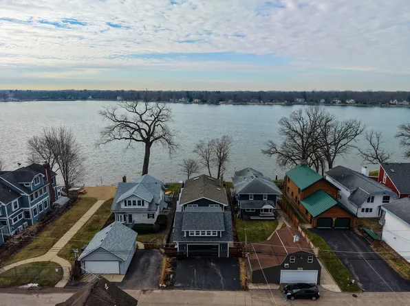 795 Oak Ct, Crystal Lake, IL 60014