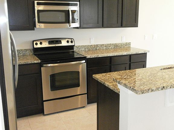 3rd image of 20430 Maxim Pkwy