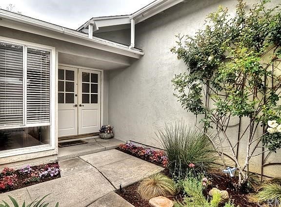 Charming double door entry