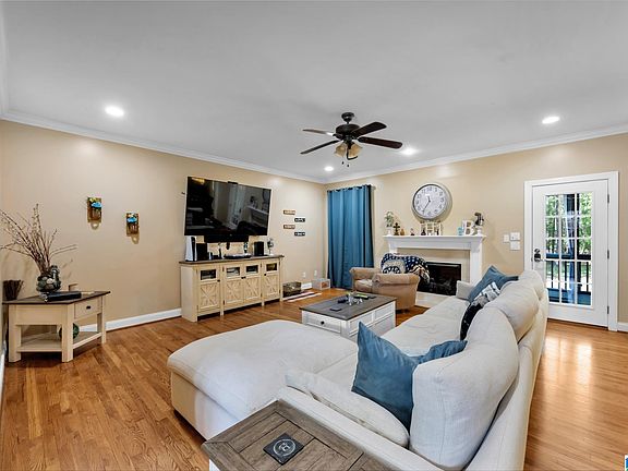 4th image of 817 Rosewood Cir