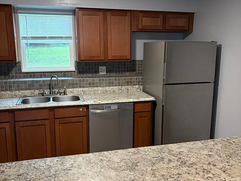 811 S Fairview Rd — Photo 17