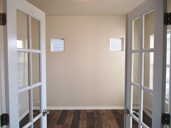 Private den off entry.