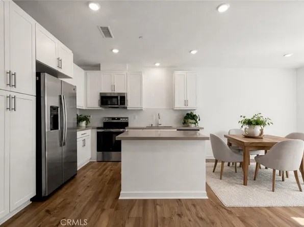 6123 Valentina Way #303, Corona, CA 92880