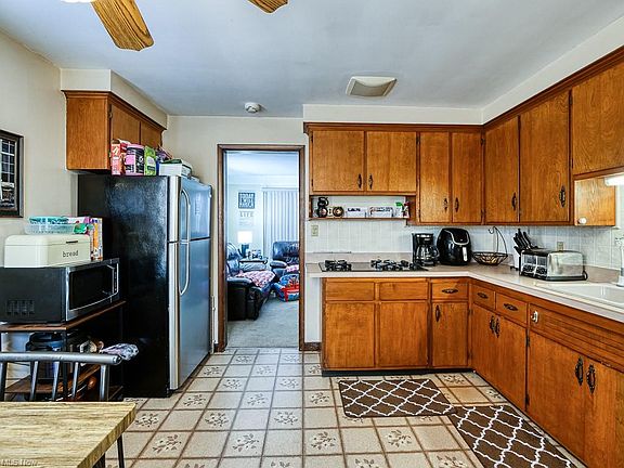 3rd image of 15408 Louis Ave
