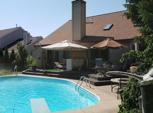 520 W Point Ln, Racine, WI 53402