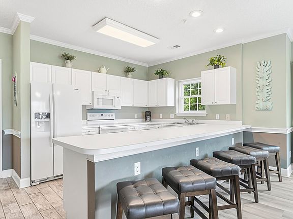 5th image of 4827 Orchid Way #201