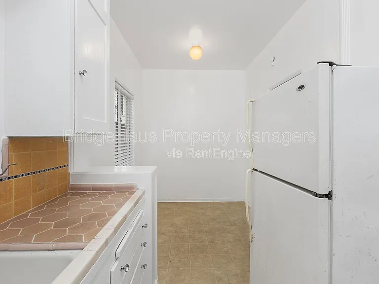 2664 6th Ave — Photo 18