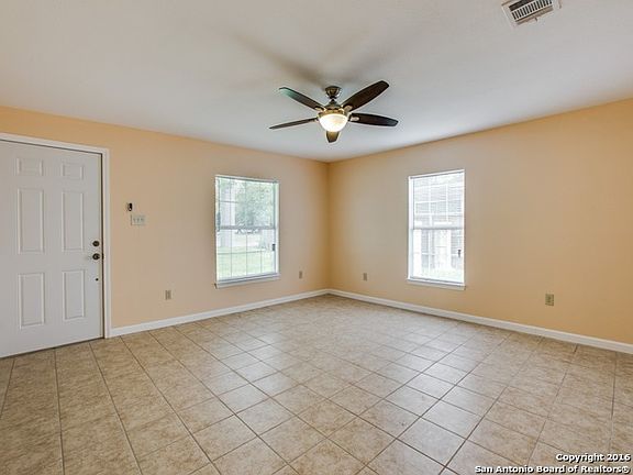 4th image of 644 W Broadview Dr