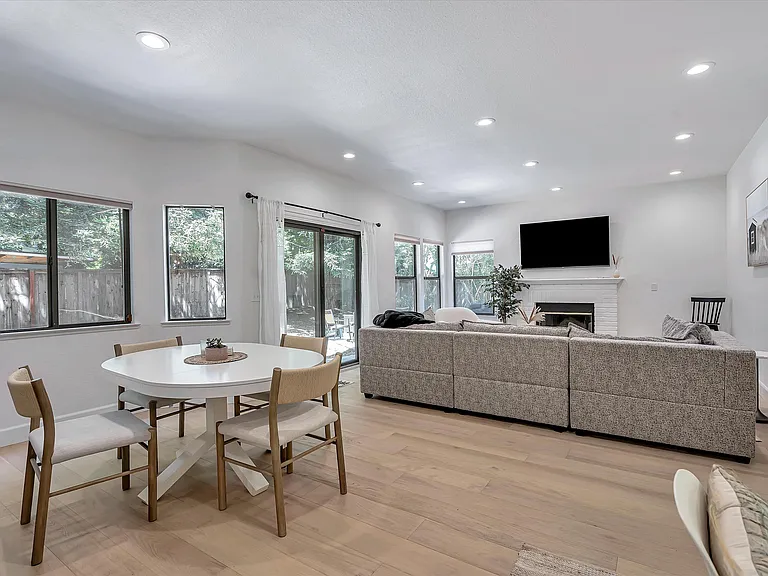 133 Madrid Way — Photo 40