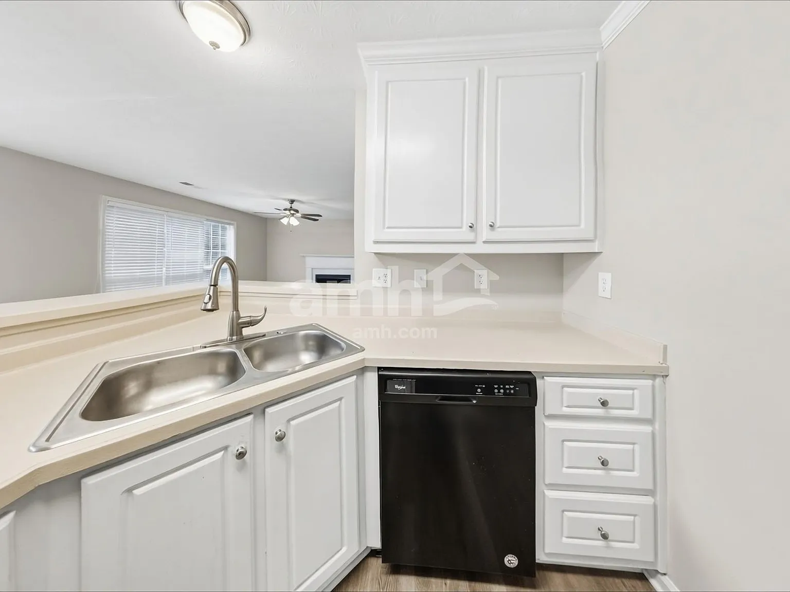 4 bed, 3.0 bath, 2772 sqft, $2,450 — Photo 3