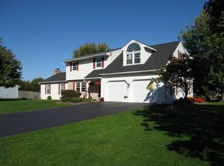 801 Lakeview Dr, Lancaster, PA 17601