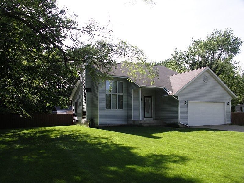 1st image of 790 Oakdale Ct