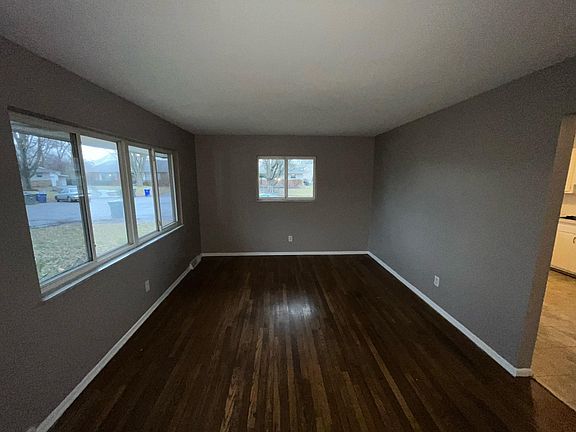 3rd image of 930 S Weyant Ave