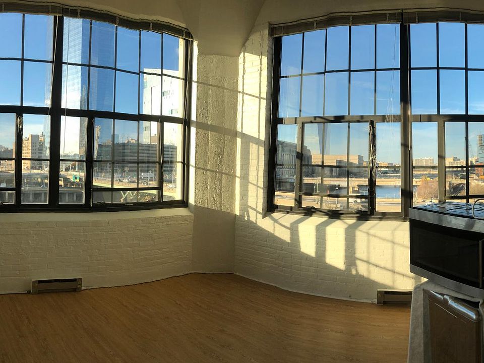 2nd image of 2429 Locust St Floor 5