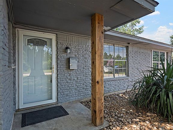 3rd image of 15915 Mueschke Rd