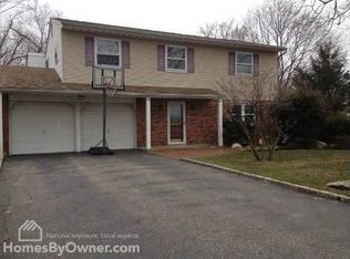 471 Pulaski Rd, Greenlawn, NY 11740