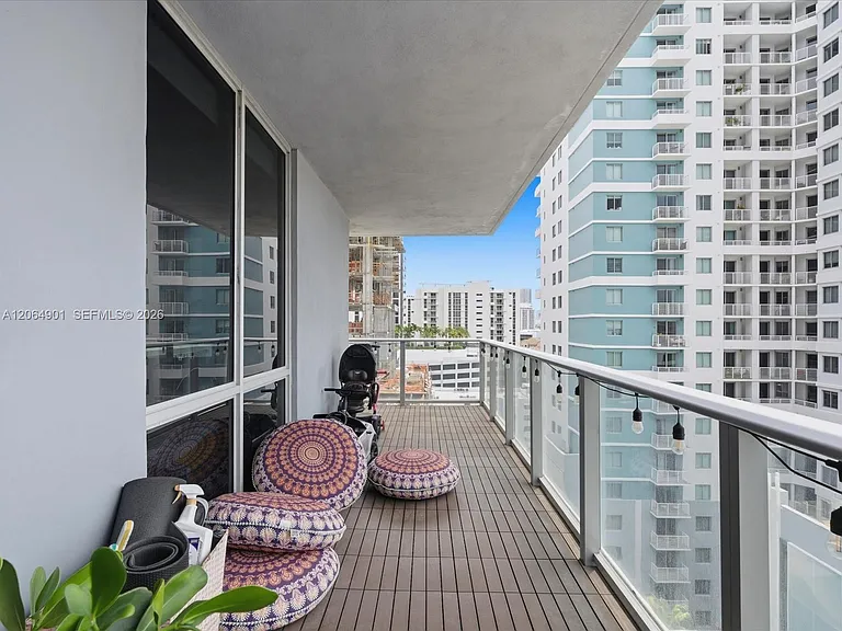 1010 SW 2nd Ave #1009 — Photo 28