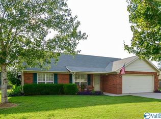 106 Hedge Ln, Huntsville, AL 35811