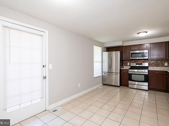 5th image of 16944 Monmouth Ct