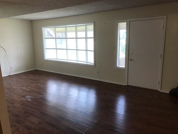 3rd image of 114 Elaine St