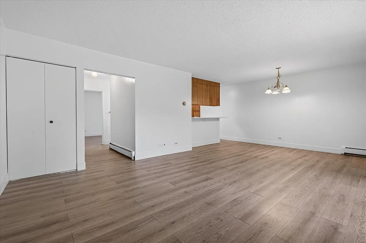 2150 South Vaughn Way, Unit 202 — Photo 2