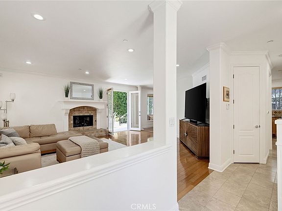 4th image of 2115 Pullman Ln #B
