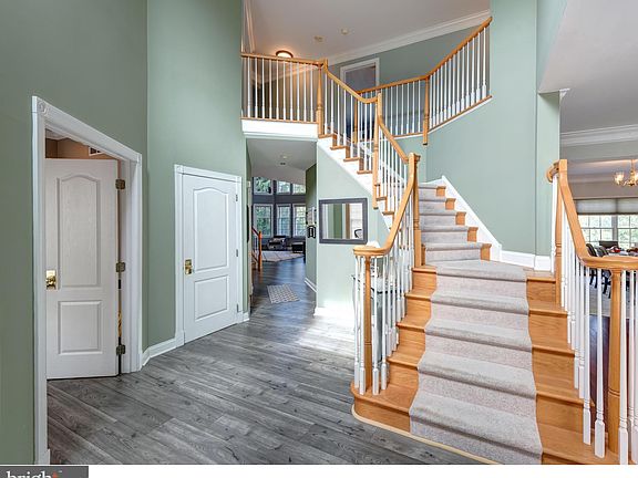 4th image of 60 Sheffield Ct