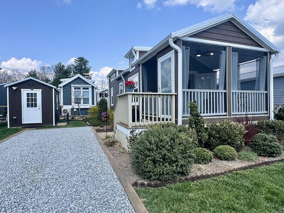 1st image of 52 Skipping Stone Ln
