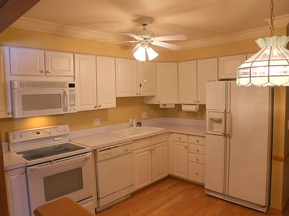2nd image of 814 Deer Ct