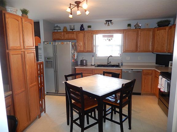 2nd image of 836 S Cannon Ct