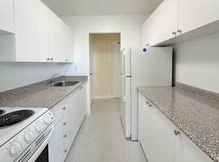 25 Paisley Blvd W, Mississauga, ON L5B1E3
