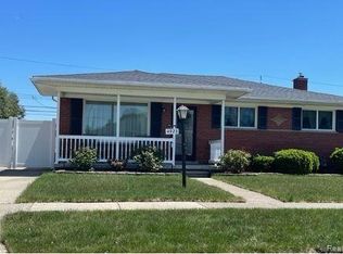 4923 Valley Rd, Trenton, MI 48183