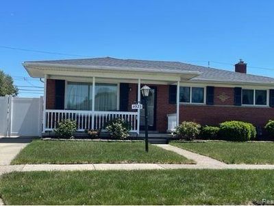 4923 Valley Rd, Trenton, MI, 48183