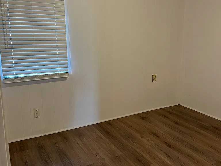 239 S 200 W — Photo 8