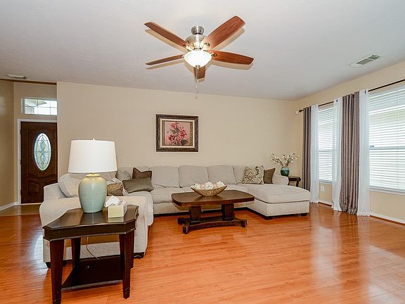 3rd image of 7527 Oakleigh Dr