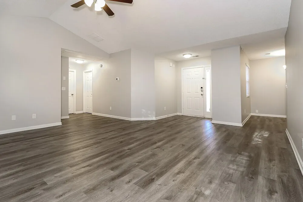 3 bed, 2.0 bath, 1340 sqft, $1,995 — Photo 4