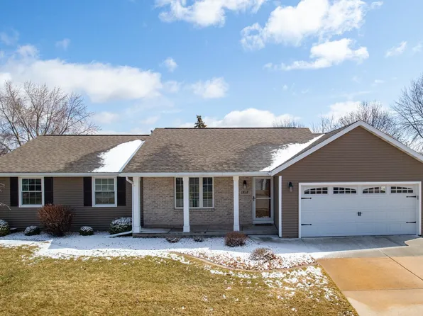 1818 Valley Ln, Little Chute, WI 54140