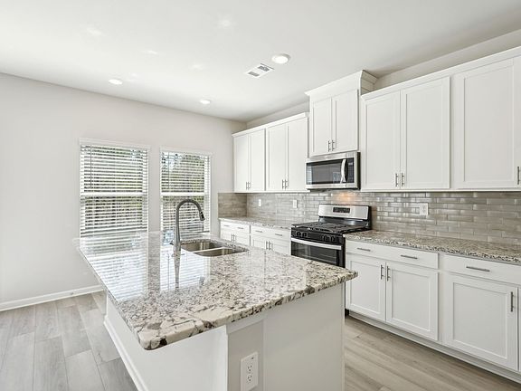 The Dakota floorplan with the Sleek 1 interior package.