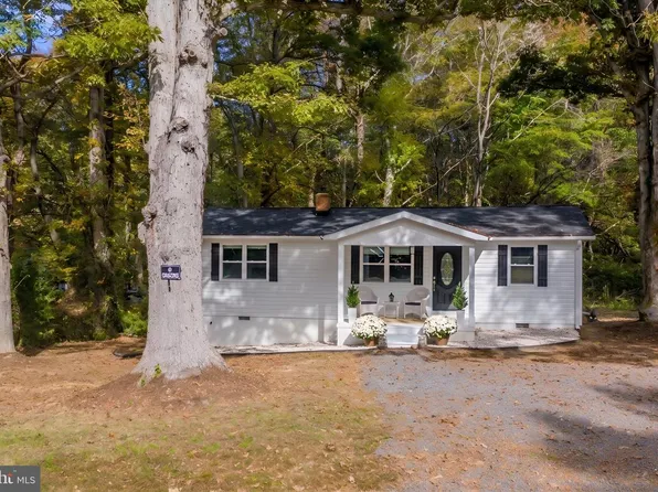 201 Grainery Rd, Montross, VA 22520