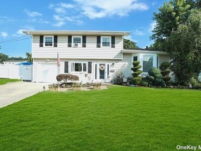 20 Thorman Ln, North Babylon, NY, 11703