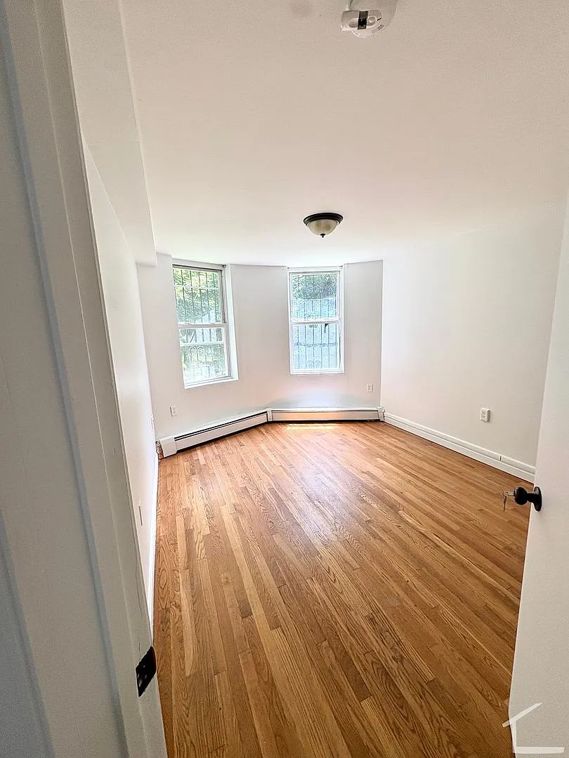 Updated 2 Bed on the T, Available October 1st — Photo 4