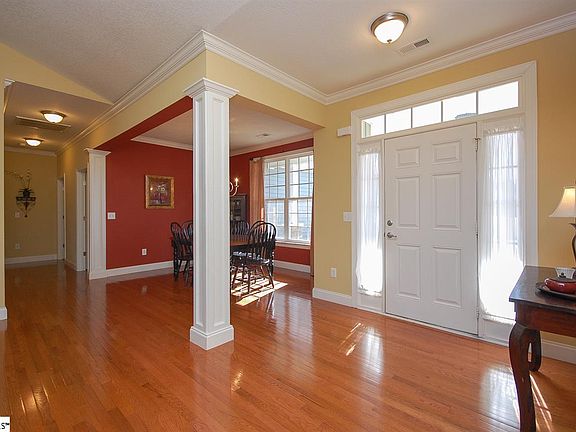 5th image of 6 Rockledge Dr