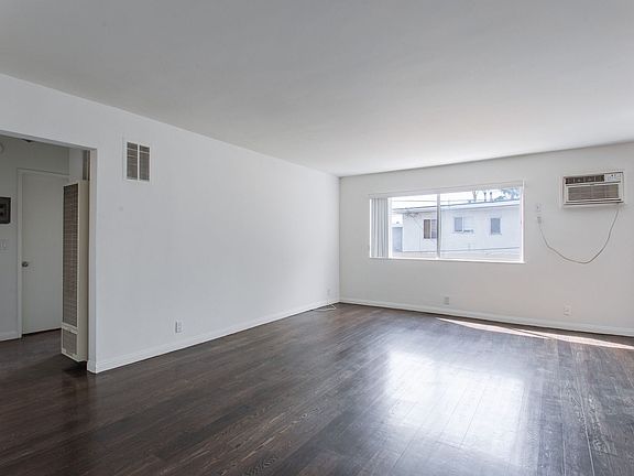 2nd image of 725 N Hayworth Ave APT 4