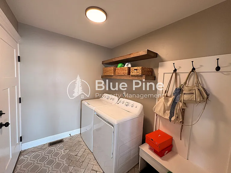 1890 Mesa Canyon Dr — Photo 9