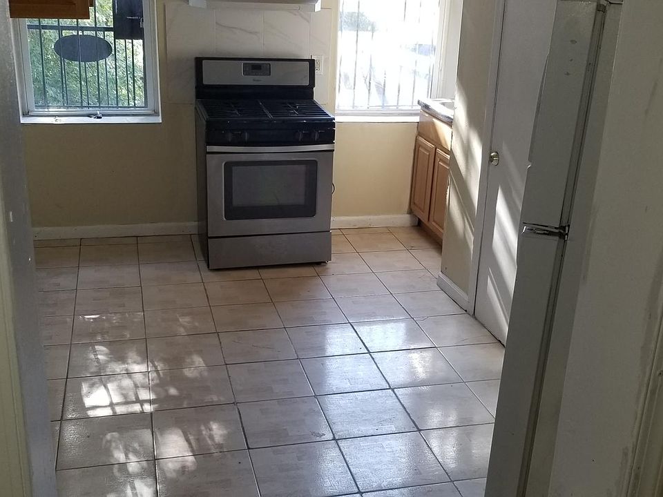 2nd image of 735 Montgomery St #1
